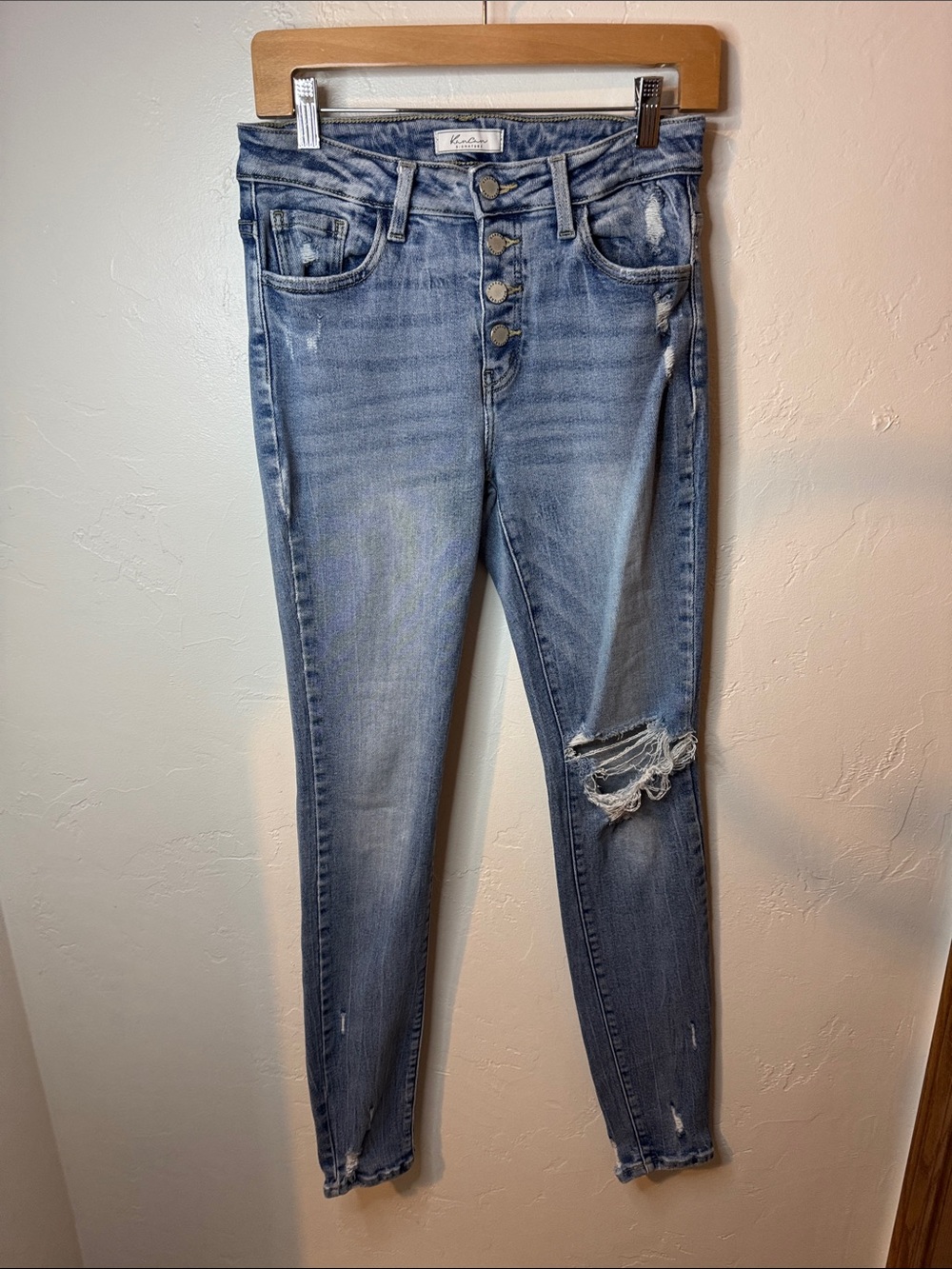 KanCan curvy button fly distressed skinny jeans 27